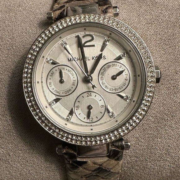 Michael Kors timepiece on snakeskin band. - Picture 6 of 6